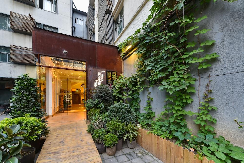 Nost Algia Hotel - Near Beijing Yonghe Lama Temple, Ghost Street, Beihai Park, Jingshan Park, Drum Tower, Houhai Bar Street, Tian'Anmen Square, Located In Beijing Traditional Hutongs, 5 Minutes Away From Subway, Free Laundry Serive Exterior foto