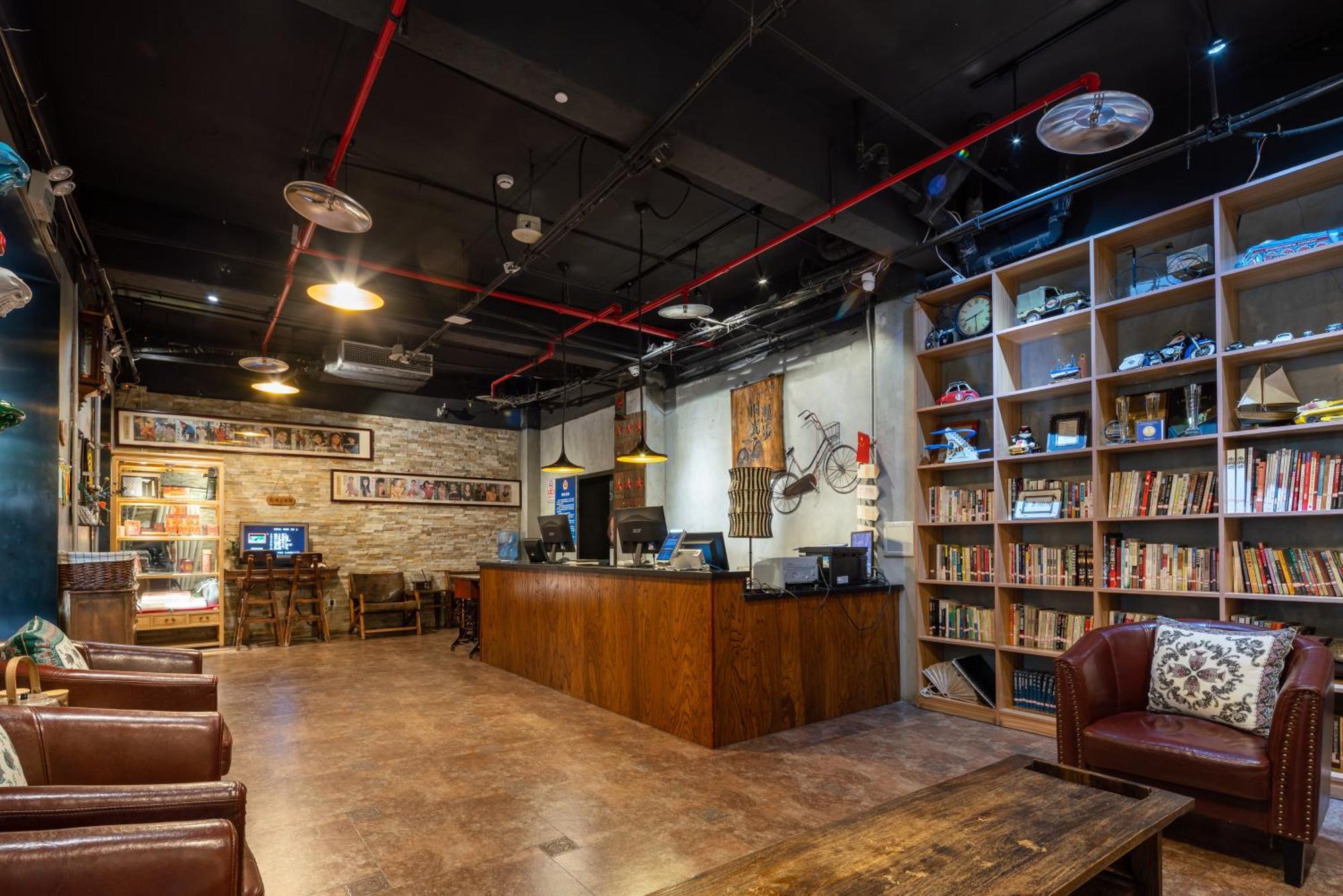 Nost Algia Hotel - Near Beijing Yonghe Lama Temple, Ghost Street, Beihai Park, Jingshan Park, Drum Tower, Houhai Bar Street, Tian'Anmen Square, Located In Beijing Traditional Hutongs, 5 Minutes Away From Subway, Free Laundry Serive Exterior foto