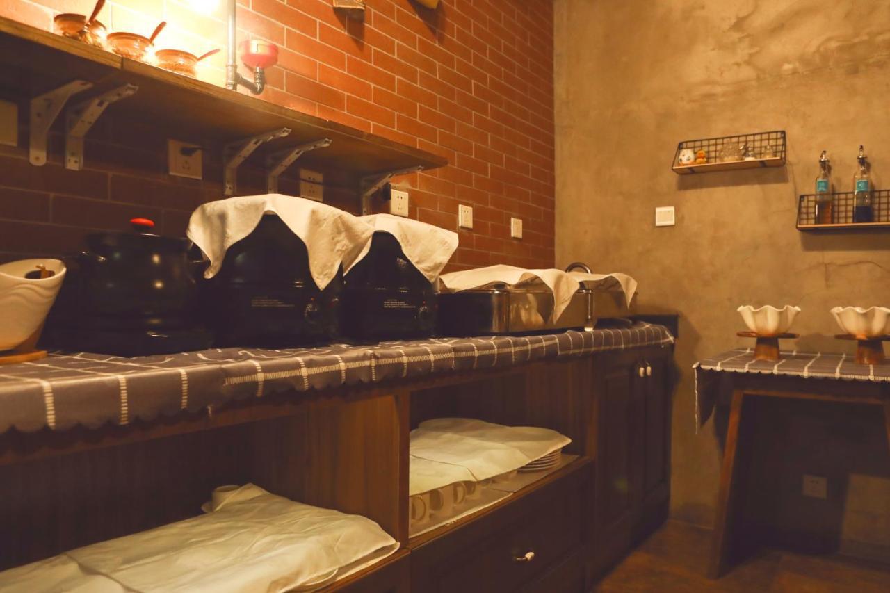 Nost Algia Hotel - Near Beijing Yonghe Lama Temple, Ghost Street, Beihai Park, Jingshan Park, Drum Tower, Houhai Bar Street, Tian'Anmen Square, Located In Beijing Traditional Hutongs, 5 Minutes Away From Subway, Free Laundry Serive Exterior foto